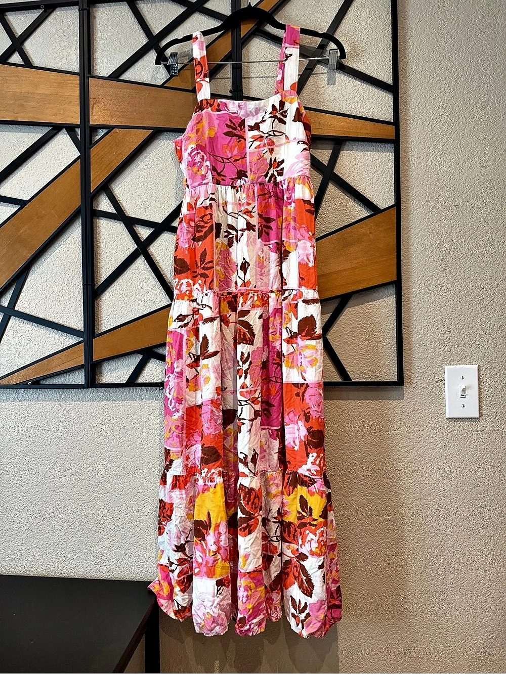 Floral Maxi Dress in Pink & White Size Small Like New